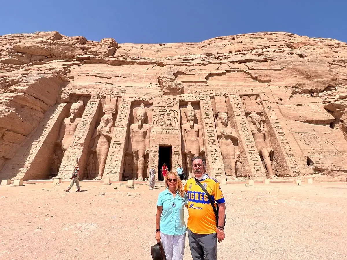 Viajeros en Abu Simbel